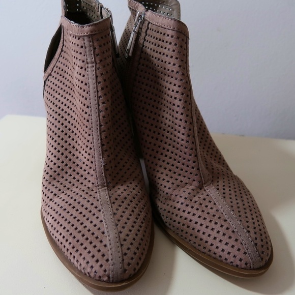 DOLCE VITA Tan Suede Eyelet Booties - Picture 2 of 7